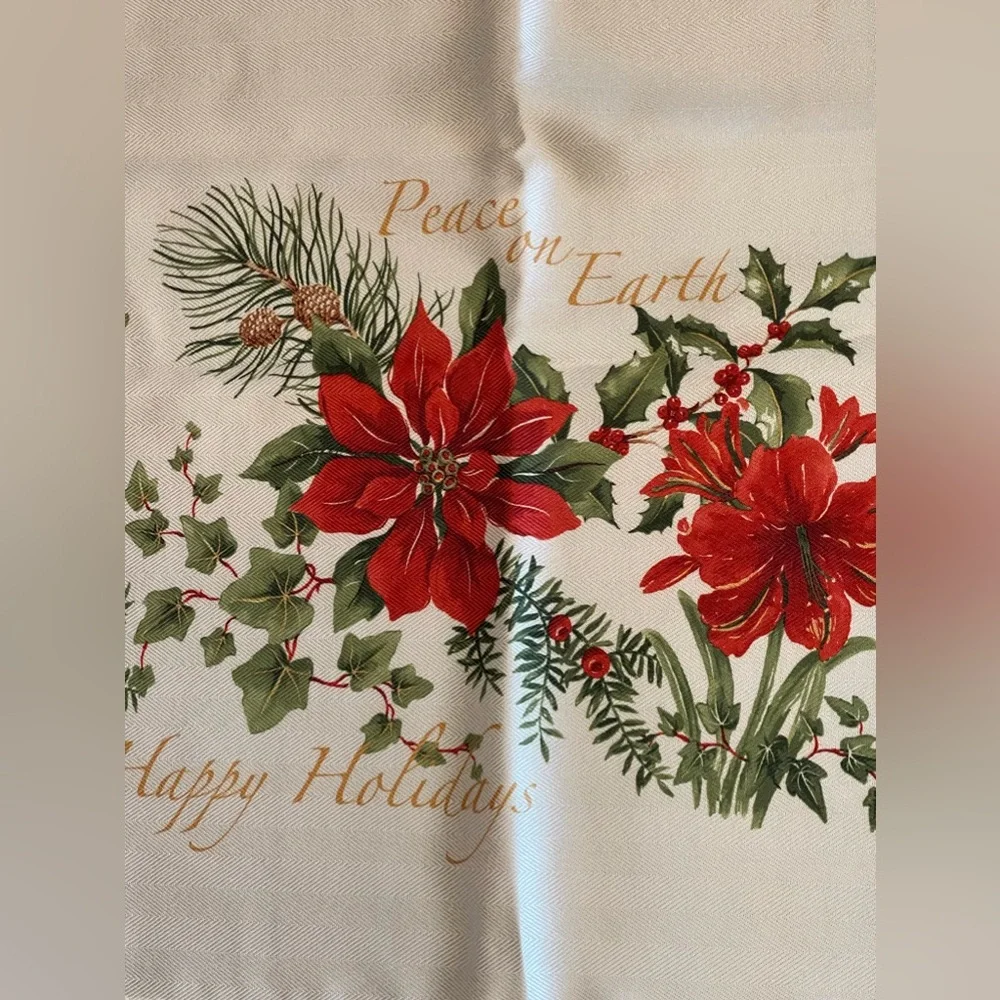 VTG‎ INSPIRED large banquet size Christmas tablecloth 100” x 68” poinsettias